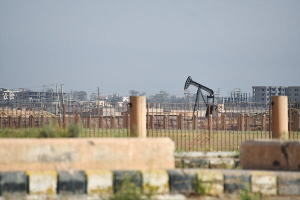 Нефтяная скважина на окраине Дейр-эз-Зора Нефтяная скважина на окраине Дейр-эз-Зора