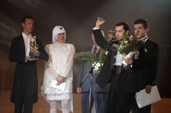 Вручение премии Овация-93 Федору Бондарчуку Вручение премии Овация-93 Федору Бондарчуку