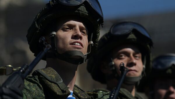 Военнослужащие на генеральной репетиции военного парада в Москве, посвящённого 72-й годовщине Победы в Великой Отечественной войне Военнослужащие на генеральной репетиции военного парада в Москве, посвящённого 72-й годовщине Победы в Великой Отечественной войне