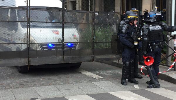 Акция протеста против выборов в Париже Акция протеста против выборов в Париже