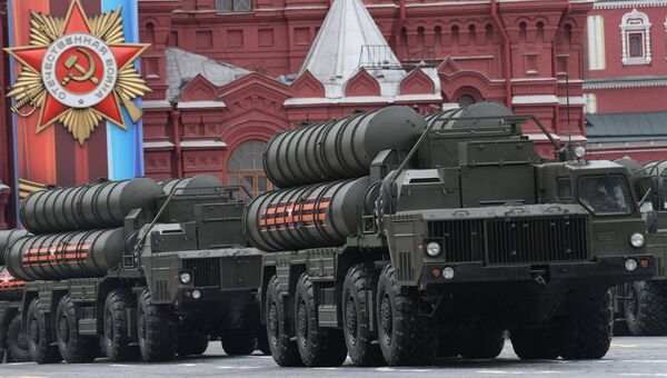 Зенитный ракетный комплекс С-400 Триумф на военном параде на Красной площади, посвящённого 72-й годовщине Победы в Великой Отечественной войне 1941-1945 годов Зенитный ракетный комплекс С-400 Триумф на военном параде на Красной площади, посвящённого 72-й годовщине Победы в Великой Отечественной войне 1941-1945 годов