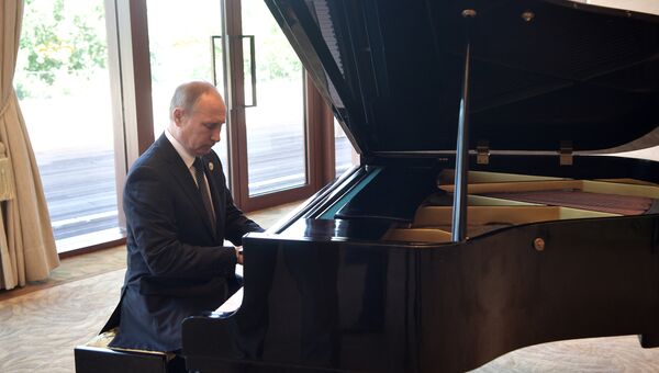 Президент РФ Владимир Путин перед началом российско-китайских переговоров в рамках Международного форума Один пояс, один путь. 14 мая 2017 Президент РФ Владимир Путин перед началом российско-китайских переговоров в рамках Международного форума Один пояс, один путь. 14 мая 2017