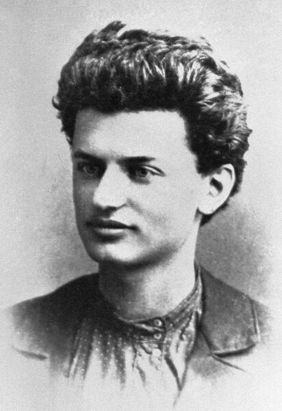 Лев Давидович Троцкий (Лейба Бронштейн 1879-1840), политический и государственный деятель РСФСР. 1897 год Лев Давидович Троцкий (Лейба Бронштейн 1879-1840), политический и государственный деятель РСФСР. 1897 год