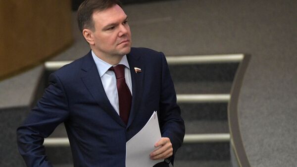 Председатель комитета Госдумы по информационной политике, информационным технологиям и связи, член фракции Справедливая Россия Леонид Левин во время пленарного заседания Государственной Думы РФ. Архивное фото Председатель комитета Госдумы по информационной политике, информационным технологиям и связи, член фракции Справедливая Россия Леонид Левин во время пленарного заседания Государственной Думы РФ. Архивное фото