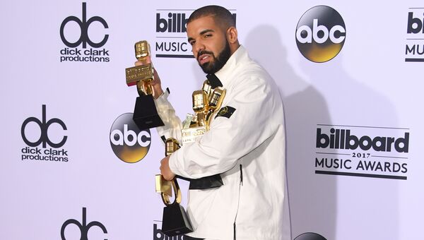 Канадский хип-хоп исполнитель, актер и продюсер Дрейк (Drake) Канадский хип-хоп исполнитель, актер и продюсер Дрейк (Drake)