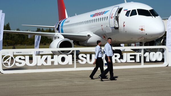 Самолет Sukhoi Superjet 100. Архивное фото Самолет Sukhoi Superjet 100. Архивное фото