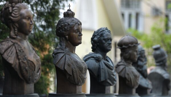 Монумент Анны Иоанновной на открытии Аллеи Правителей в Москве Монумент Анны Иоанновной на открытии Аллеи Правителей в Москве