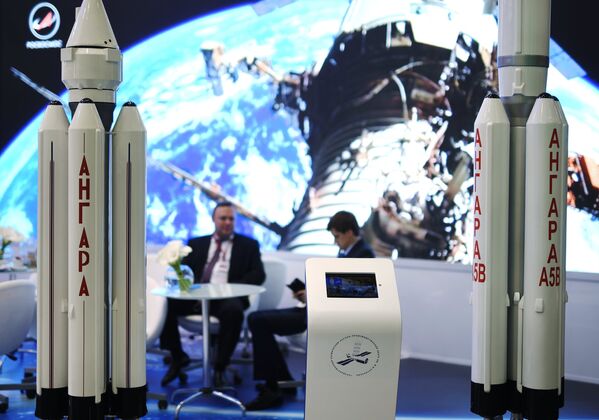 Стенд Роскосмоса на выставке в рамках Санкт-Петербургского международного экономического форума 2017 Стенд Роскосмоса на выставке в рамках Санкт-Петербургского международного экономического форума 2017