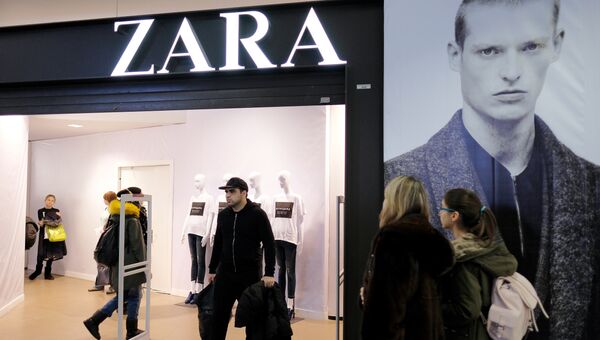 Магазин одежды Zara. Архивное фото Магазин одежды Zara. Архивное фото