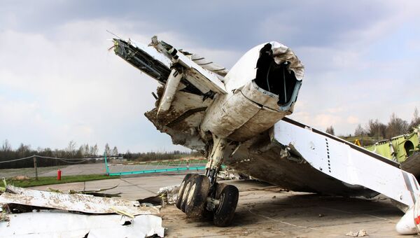 Обломки польского правительственного самолета Ту-154 на охраняемой площадке аэродрома в Смоленске. Архивное фото Обломки польского правительственного самолета Ту-154 на охраняемой площадке аэродрома в Смоленске. Архивное фото