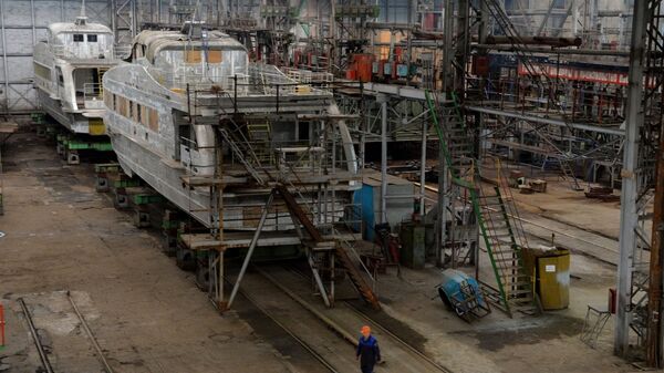 Строящиеся скоростные пассажирские суда проекта А45-2 в цехе Хабаровского Судостроительного Завода