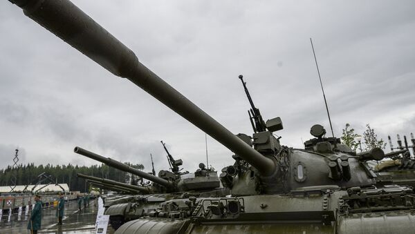 Советский средний танк Т-55 на торжественном открытии Международного военно-технического форума Армия-2015 Советский средний танк Т-55 на торжественном открытии Международного военно-технического форума Армия-2015