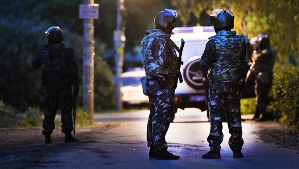 Силовики в поселке Кратово Московской области. Архивное фото Силовики в поселке Кратово Московской области. Архивное фото
