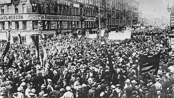 Демонстрация трудящихся Петрограда. 1917 год Демонстрация трудящихся Петрограда. 1917 год