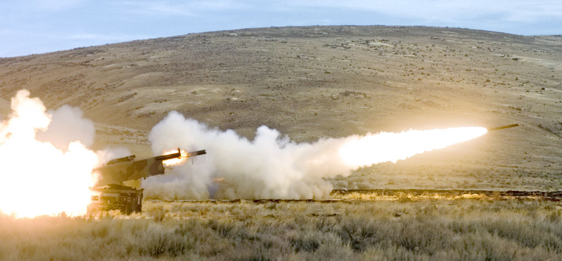 Американская высокомобильная ракетно-артиллерийская система оперативно-тактического назначения HIMARS Американская высокомобильная ракетно-артиллерийская система оперативно-тактического назначения HIMARS - РИА Новости, 1920, 05.02.2021