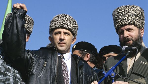 Премьер-министр Чеченской республики Аслан Масхадов и и.о. Президента Чеченской республики Зелимхан Яндарбиев Премьер-министр Чеченской республики Аслан Масхадов и и.о. Президента Чеченской республики Зелимхан Яндарбиев