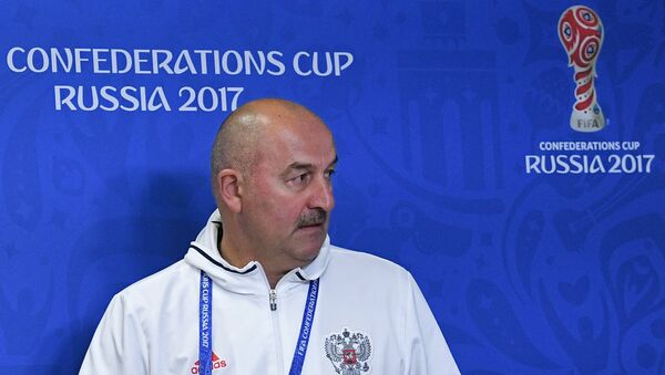 Главный тренер сборной России Станислав Черчесов на пресс-конференции. 16 июня 2017 Главный тренер сборной России Станислав Черчесов на пресс-конференции. 16 июня 2017