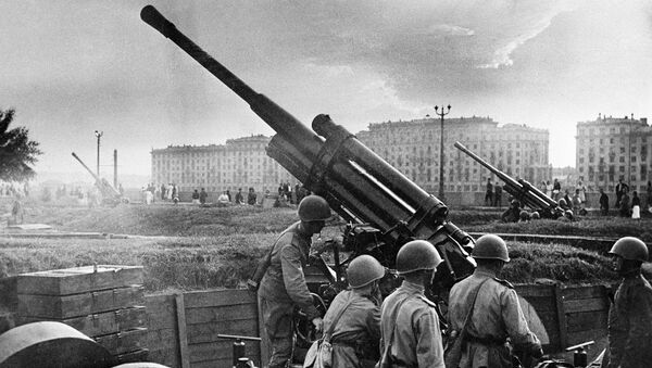 Солдаты, обороняющие Москву во время Великой Отечественной войны. Архивное фото Солдаты, обороняющие Москву во время Великой Отечественной войны. Архивное фото