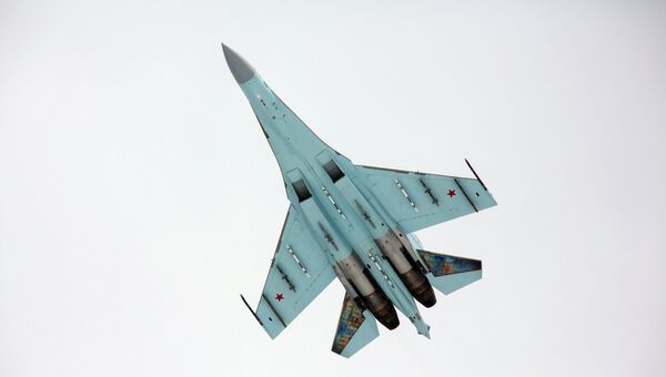Многоцелевой истребитель Су-27. Архивное фото Многоцелевой истребитель Су-27. Архивное фото