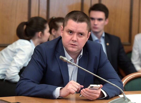 Блогер ЖЖ Сергей Колясников на заседании Совета блогеров в Государственной Думе РФ Блогер ЖЖ Сергей Колясников на заседании Совета блогеров в Государственной Думе РФ