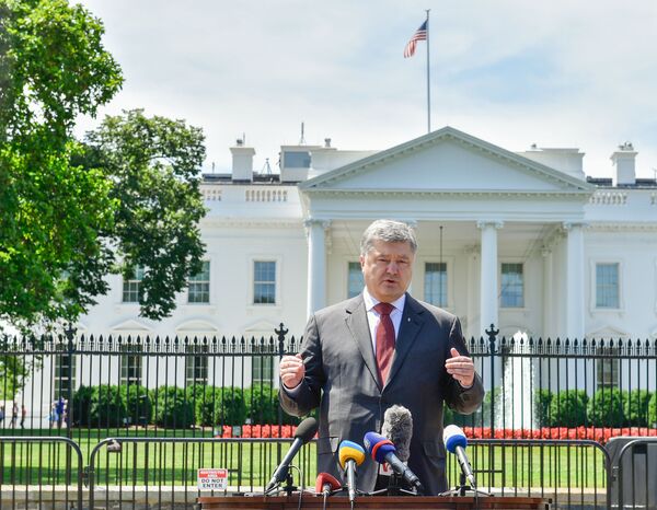 Президент Украины Петр Порошенко выступает перед журналистами после встречи с президентом США Дональдом Трампом. 20 июня 2017 Президент Украины Петр Порошенко выступает перед журналистами после встречи с президентом США Дональдом Трампом. 20 июня 2017