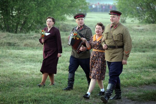Участники исторической реконструкции, посвященной Дню памяти и скорби о погибших в Великой Отечественной войне в Бресте Участники исторической реконструкции, посвященной Дню памяти и скорби о погибших в Великой Отечественной войне в Бресте