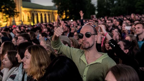 Зрители на музыкальном фестивале Bosco Fresh Fest 2017 в московском музее-заповеднике Царицыно Зрители на музыкальном фестивале Bosco Fresh Fest 2017 в московском музее-заповеднике Царицыно