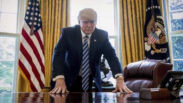 Президент США Дональд Трамп в Овальном кабинете Белого дома. Архивное фото Президент США Дональд Трамп в Овальном кабинете Белого дома. Архивное фото