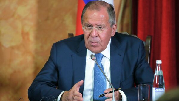 Министр иностранных дел РФ Сергей Лавров на пресс-конференции с главой МИД ФРГ Зигмаром Габриэлем в Краснодаре. 28 июня 2017 Министр иностранных дел РФ Сергей Лавров на пресс-конференции с главой МИД ФРГ Зигмаром Габриэлем в Краснодаре. 28 июня 2017