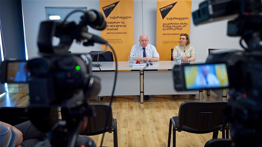 Михаил Швыдкой в редакции Sputnik Грузия Михаил Швыдкой в редакции Sputnik Грузия