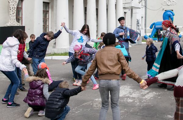 Фонд Арифметика добра помогает детям-сиротам в обучении и развитии, в адаптации к окружающему миру, проводит уроки и консультации для приемных родителей Фонд Арифметика добра помогает детям-сиротам в обучении и развитии, в адаптации к окружающему миру, проводит уроки и консультации для приемных родителей