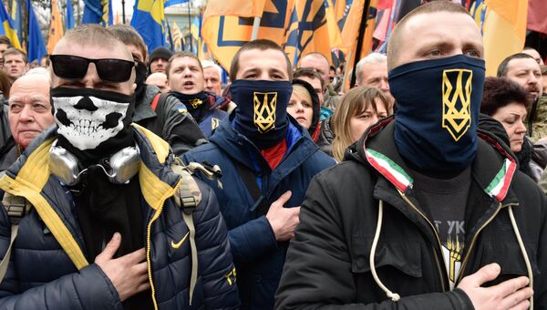 Представители националистических организаций во время митинга в центре Киева Представители националистических организаций во время митинга в центре Киева