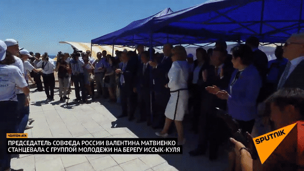 Матвиенко станцевала на берегу Иссык-Куля Матвиенко станцевала на берегу Иссык-Куля