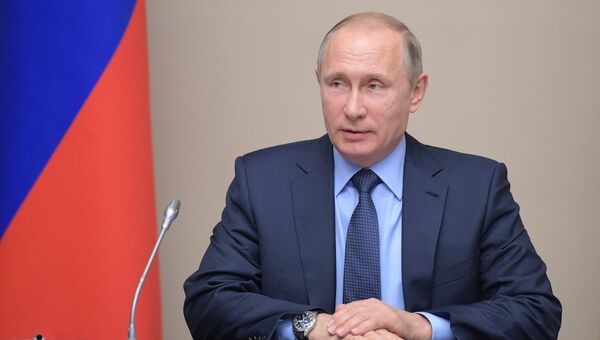 Президент РФ Владимир Путин проводит совещание с постоянными членами Совета безопасности РФ. Архивное фото Президент РФ Владимир Путин проводит совещание с постоянными членами Совета безопасности РФ. Архивное фото
