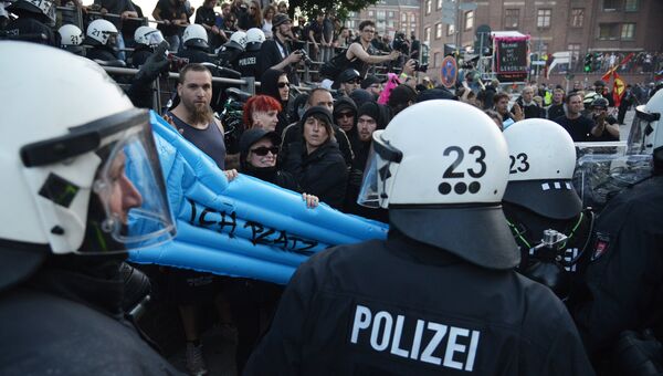 Во время акции протеста в преддверии саммита G20 в Гамбурге. 7 июля 2017 год. Архивное фото Во время акции протеста в преддверии саммита G20 в Гамбурге. 7 июля 2017 год. Архивное фото