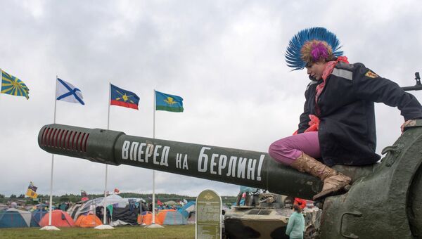 Зритель на музыкальном фестивале Нашествие 2017 в поселке Большое Завидово в Тверской области Зритель на музыкальном фестивале Нашествие 2017 в поселке Большое Завидово в Тверской области