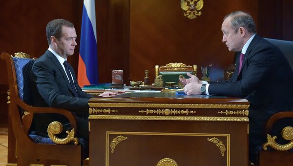 Председатель правительства РФ Дмитрий Медведев и генеральный директор ПАО Современный коммерческий флот Сергей Франк во время встречи. 10 июля 2017 Председатель правительства РФ Дмитрий Медведев и генеральный директор ПАО Современный коммерческий флот Сергей Франк во время встречи. 10 июля 2017