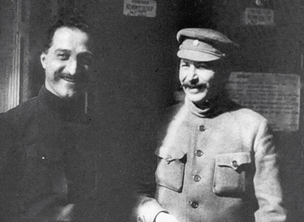 Иосиф Сталин и Серго Орджоникидзе на XII съезде РКП(б). 1923 год Иосиф Сталин и Серго Орджоникидзе на XII съезде РКП(б). 1923 год
