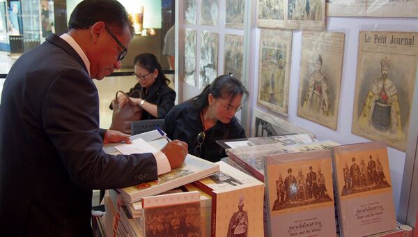 Тайский историк Кхрайрак Нана на фестивале к 120-летию дипотношений России и Таиланда Тайский историк Кхрайрак Нана на фестивале к 120-летию дипотношений России и Таиланда