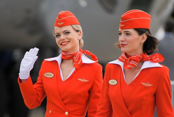 Стюардессы авиакомпании Аэрофлот на открытии Международного авиационно-космического салона МАКС-2017 Стюардессы авиакомпании Аэрофлот на открытии Международного авиационно-космического салона МАКС-2017