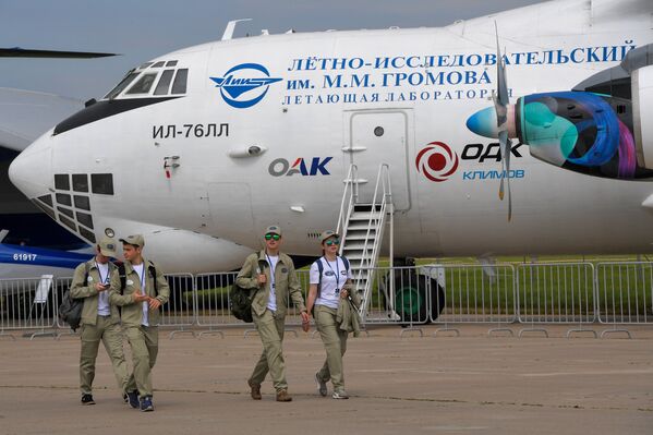 Летающая лаборатория Ил-76Л , представленная на Международном авиационно-космическом салоне МАКС-2017 в подмосковном Жуковском Летающая лаборатория Ил-76Л , представленная на Международном авиационно-космическом салоне МАКС-2017 в подмосковном Жуковском