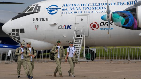 Летающая лаборатория Ил-76Л , представленная на Международном авиационно-космическом салоне МАКС-2017 в подмосковном Жуковском Летающая лаборатория Ил-76Л , представленная на Международном авиационно-космическом салоне МАКС-2017 в подмосковном Жуковском
