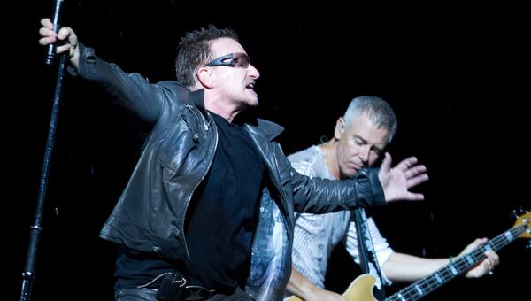 Солист ирландской группы U2 Боно. Архивное фото Солист ирландской группы U2 Боно. Архивное фото