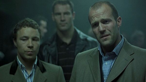 Джейсон Стэйтем и Гай Ричи в фильме Большой куш (2000) Джейсон Стэйтем и Гай Ричи в фильме Большой куш (2000)