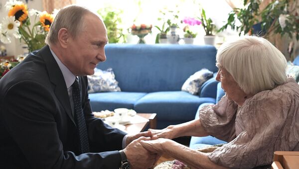 Президент РФ Владимир Путин поздравляет с 90-летием правозащитника, общественного деятеля, председателя Московской Хельсинкской группы Людмилу Алексееву Президент РФ Владимир Путин поздравляет с 90-летием правозащитника, общественного деятеля, председателя Московской Хельсинкской группы Людмилу Алексееву