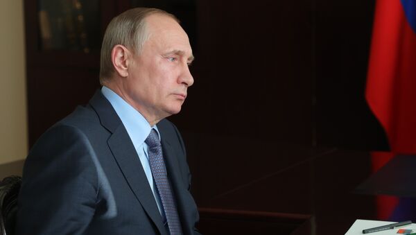 20 июля 2017. Президент РФ Владимир Путин во время встречи с временно исполняющим обязанности главы Республики Марий Эл Александром Евстифеевым 20 июля 2017. Президент РФ Владимир Путин во время встречи с временно исполняющим обязанности главы Республики Марий Эл Александром Евстифеевым