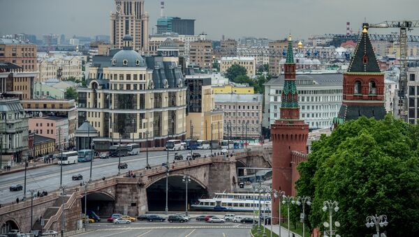 Вид на Константино-Еленинскую башню и Москворецкую башню в Москве Вид на Константино-Еленинскую башню и Москворецкую башню в Москве