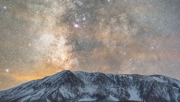 Работа фотографа Brandon Yoshizawa Fall Milk, вошедшая в шорт-лист Insight Astronomy Photographer of the Year 2017 Работа фотографа Brandon Yoshizawa Fall Milk, вошедшая в шорт-лист Insight Astronomy Photographer of the Year 2017
