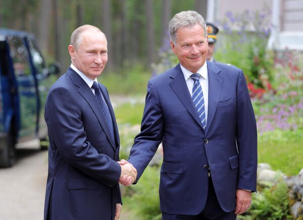 Президент РФ Владимир Путин и президент Финляндии Саули Ниинисте в Финляндии. 27 июля 2017 Президент РФ Владимир Путин и президент Финляндии Саули Ниинисте в Финляндии. 27 июля 2017