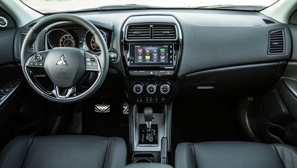 Приборная панель автомобиля Mitsubishi ASX. Архивное фото Приборная панель автомобиля Mitsubishi ASX. Архивное фото